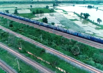 रेलवे ने चलाई साढ़े चार किलोमीटर लंबी मालगाड़ी