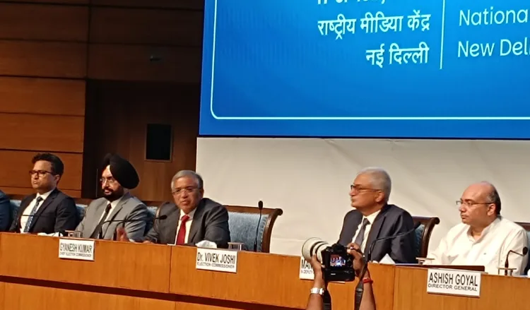 नेशनल मीडिया सेंटर में पत्रकार वार्ता करते मुख्य चुनाव आयुक्त ज्ञानेश कुमार।