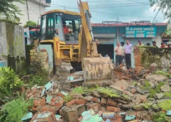 अवैध मजार ध्वस्त