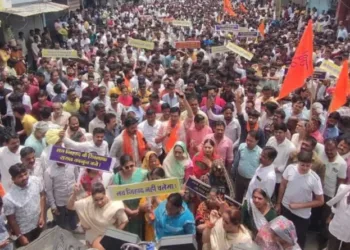 लव जिहाद के खिलाफ सड़कों पर उतरा हिंदू समाज