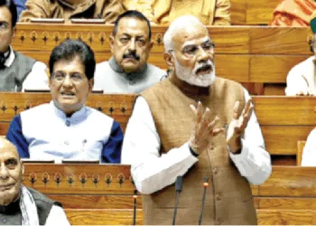 लोकसभा में अपना वक्तव्य रखते प्रधानमंत्री नरेन्द्र मोदी