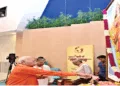 भारत माता का पूजन करते हुए सरसंघचालक श्री मोहन भागवत और श्री दत्तात्रेय होसबाले