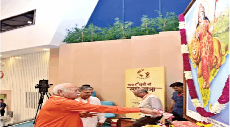 भारत माता का पूजन करते हुए सरसंघचालक श्री मोहन भागवत और श्री दत्तात्रेय होसबाले