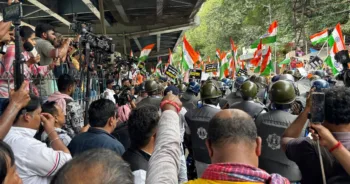 आर जी कर अस्पताल में डॉक्टर से हुए दुष्कर्म मामले के एक साल बाद भी न्याय अधूरा है। कोलकाता में लोगों ने सचिवालय तक प्रदर्शन किया।