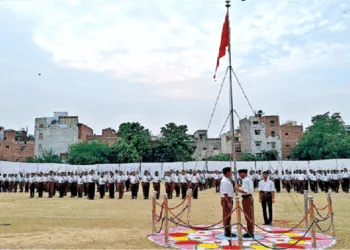 प्रशिक्षण के दौरान संघ के स्वयंसेवक