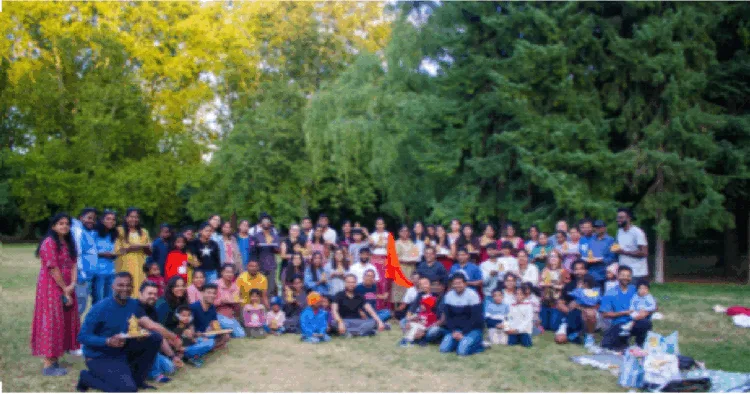 कार्यशाला में भाग लेने वाले हिंदू युवक-युवतियां