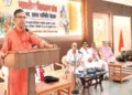 बैठक को संबोधित करते हुए अखिल भारतीय संगठन मंत्री श्री दिनेश कुलकर्णी और मंच पर अन्य अधिकारी
