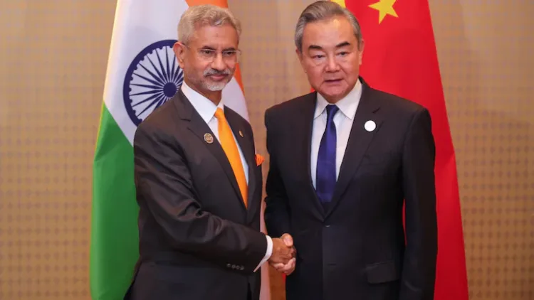 नई दिल्ली में भारत के विदेश मंत्री एस जयशंकर और चीन के विदेश मंत्री वांग यी