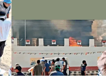 उपद्रवियों के बीच मास्क लगाए हाथ में रॉड लिए हुए जो व्यक्ति नजर आ रहा है वह स्थानीय कांग्रेस पार्षद फुंतसोग स्टैनजिन त्सेपाग बताया जा रहा है (प्रकोष्ठ में) सोनम वांगचुक, 