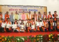 मेधावी बच्चों के बीच मुख्यमंत्री पुष्कर सिंह धामी