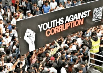 नेपाल में भ्रष्टाचार के विरुद्ध उठ रही आवाजों को दबाने के लिए सोशल मीडिया पर प्रतिबंध लगाना ओली सरकार को भारी पड़ गया
