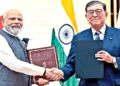 प्रधानमंत्री नरेन्द्र मोदी तोक्यो में जापान के प्रधानमंत्री शिगेरु इशिबा के साथ समझौता ज्ञापनों के आदान-प्रदान और संयुक्त प्रेस वक्तव्य के दौरान।