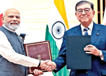 प्रधानमंत्री नरेन्द्र मोदी तोक्यो में जापान के प्रधानमंत्री शिगेरु इशिबा के साथ समझौता ज्ञापनों के आदान-प्रदान और संयुक्त प्रेस वक्तव्य के दौरान।