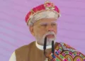 प्रधानमंत्री मोदी मध्य प्रदेश के धार में जनता को संबोधित करते हुए