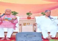 बैठक के मंच पर श्री मोहनराव भागवत और श्री दत्तात्रेय होसबाले