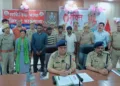 मीरजापुर पुलिस द्वारा सरोज सरगम और उसके पति की गिरफ्तारी का दृश्य