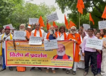 अमेरिका में भारतीयों की हत्या के विरोध में यूनाईटेड हिन्दू फ्रंट ने दिल्ली में प्रदर्शन किया।