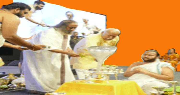 ज्योतिर्लिंग की पूजा करते श्री मोहनराव भागवत और श्री श्री रविशंकर