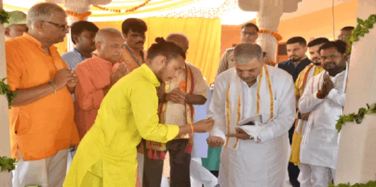 मंदिर में अनुष्ठान करते श्री दत्तात्रेय होसबाले