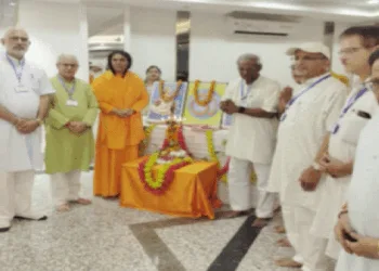 संगोष्ठी का उद्घाटन करते अतिथि