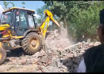 लक्सर तहसील के मुंडाखेड़ा कलां गांव में अवैध निर्माण किया गया ध्वस्त