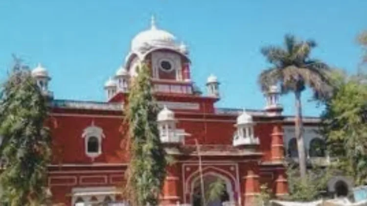 जबलपुर में स्कूल की छुट्टियों को लेकर मचा हंगामा