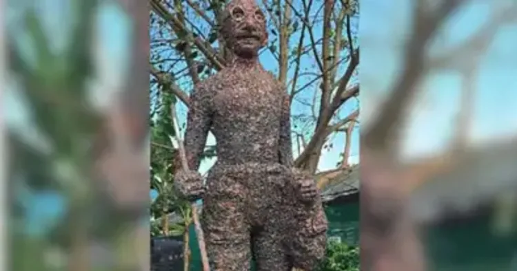 केरल के गुरुवायूर में महात्मा गांधी की विवादित प्रतिमा