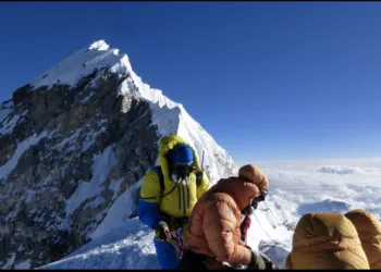 Mount Everest Snow storm