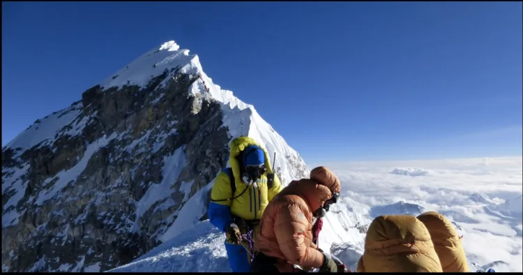 Mount Everest Snow storm