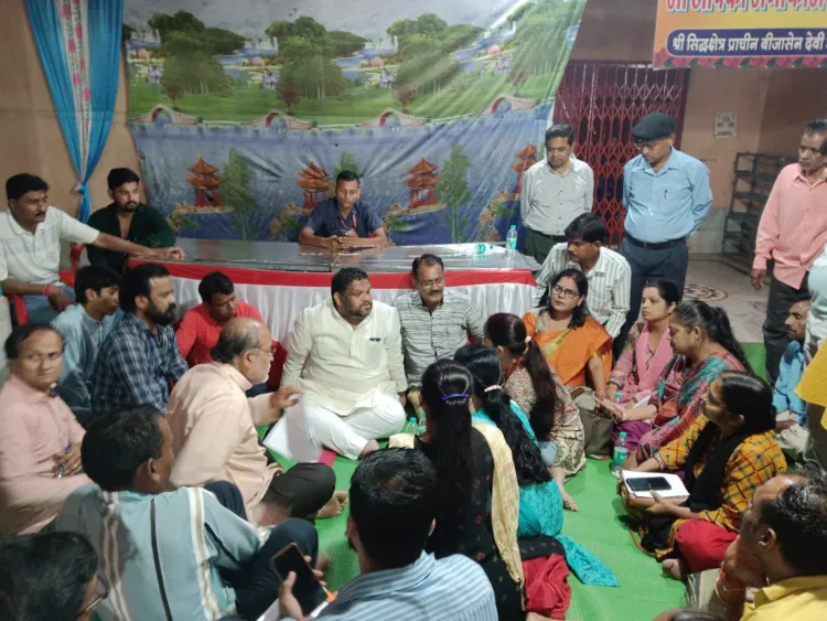 Priyank Kanoongo in Sagar inspecting human rights issues