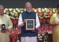 डाक टिकट और सिक्के का लोकार्पण करते हुए PM मोदी