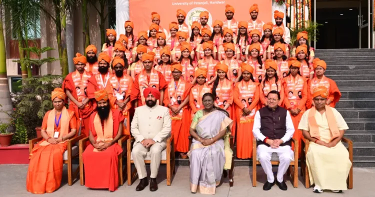 पतंजलि विश्वविद्यालय के दीक्षांत समारोह में राष्ट्रपति द्रौपदी मुर्मु