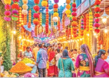 दीपावली से बढ़ी बाजार की रौनक