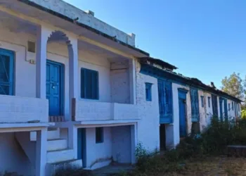 बागेश्वर के चमड़थल के चौनी गांव में पलायन से बाखली वीरान पड़ी है