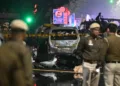 लाल किला मेट्रो स्टेशन के पास कार ब्लास्ट के बाद घटनास्थल पर पहुंची पुलिस और दमकल टीम