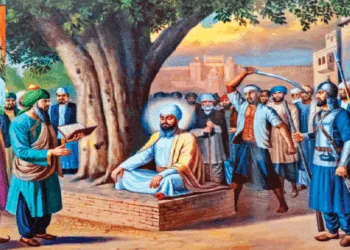 मुगल आक्रांता औरंगजेब के आदेश पर गुरु तेग बहादुर का शीश कलम करने का फरमान सुनाता काजी