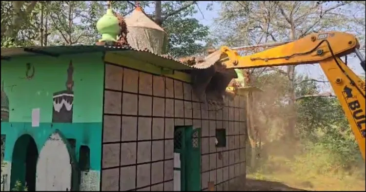 Haridwar Illegal tomb demolished