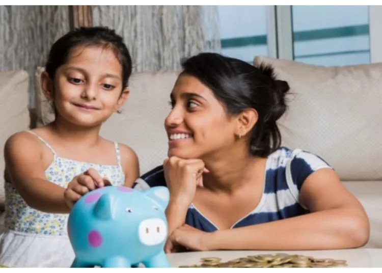 नेशनल सेविंग सर्टिफिकेट (NSC): NSC एक सुरक्षित और निश्चित आय देने वाली स्कीम है। इसकी अवधि 5 साल है। इसका ब्याज दर निश्चित है और ब्याज हर साल रीइन्वेस्ट होता है। इस पर भी धारा 80C के तहत टैक्स छूट मिलती है।