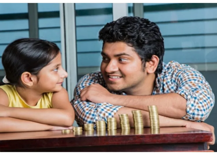 फिक्स्ड डिपॉजिट (FD): अच्छे रिटर्न के लिए एफडी में निवेश सुरक्षित और बेस्ट है। यह जोखिम-मुक्त और निश्चित रिटर्न देने वाला निवेश है। बैंक बच्चों के लिए भी खास एफडी ऑफर करते हैं, जिनका इस्तेमाल शिक्षा खर्च के लिए किया जा सकता है। हालांकि ब्याज दरें इसमें थोड़ा कम हैं।