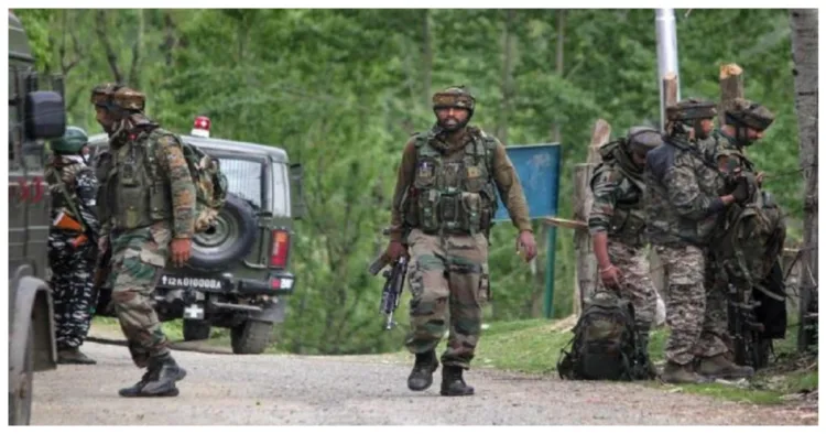 जम्मू-कश्मीर में सुरक्षाबलों और आतंकियों के बीच मुठभेड़ में 2 आतंकी ढेर