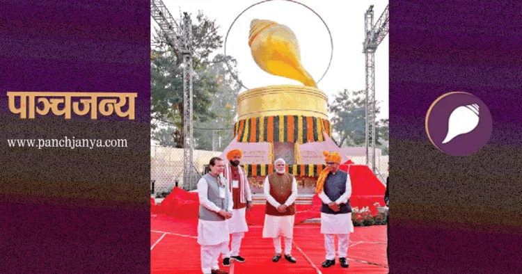 स्मारक स्थल पर प्रधानमंत्री नरेंद्र मोदी के साथ (दाएं) हरियाणा के राज्यपाल प्रो. असीम कुमार घोष, मुख्यमंत्री नायब सिंह सैनी (बाएं) और पर्यटन मंत्री डॉ. अरविंद शर्मा