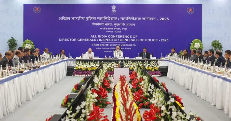 छत्तीसगढ़ में डीजीपी कॉन्फ्रेंस की अध्यक्षता करते प्रधानमंत्री नरेंद्र मोदी