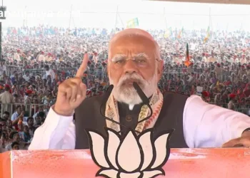 प्रधानमंत्री नरेंद्र मोदी बेतिया में चुनावी जनसभा को संबोधित करते हुए