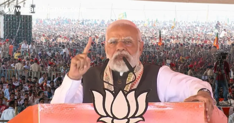 प्रधानमंत्री नरेंद्र मोदी बेतिया में चुनावी जनसभा को संबोधित करते हुए