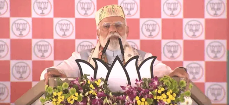 चुनावी रैली को संबोधित करते प्रधानमंत्री श्री नरेंद्र मोदी