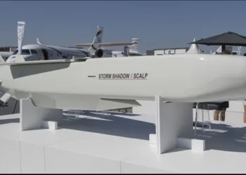 UK fuling Russia Ukraine war handover stormshadow Missile to ukraine