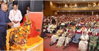 अधिवेशन के उद्घाटन पर मां सरस्वती की पूजा करते श्री रामनाथ कोविंद और साहित्य परिषद के अधिकारी एवं (बाएं) अधिवेशन में उपस्थित साहित्य-प्रेमी