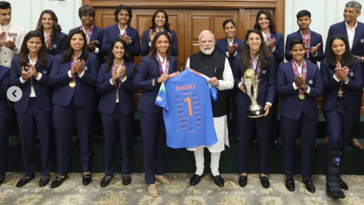 PM Modi meets women’s cricket team