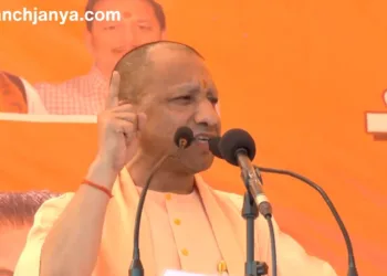 पूर्वी चंपारण में योगी आदित्यनाथ की पिपरा विधानसभा रैली में जनता का उत्साह