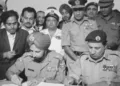 16 दिसंबर 1971 को भारतीय सेना के समक्ष आत्मसमर्पण करते पाकिस्तानी सेना के जनरल